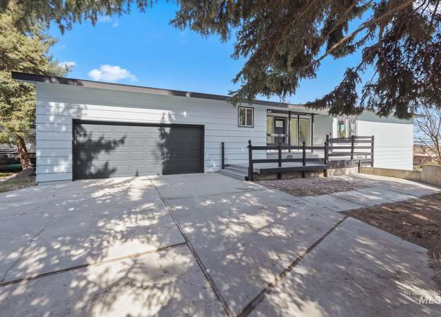 Property at 22168 Rio Vista Dr, Caldwell, ID 83607, 3 beds, 2.5 baths