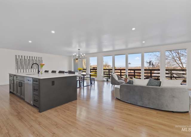 Property at 22168 Rio Vista Dr, Caldwell, ID 83607, 3 beds, 2.5 baths