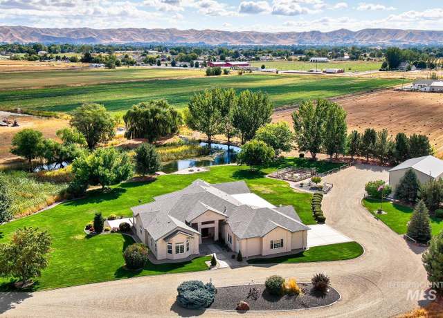 Property at 1795 W Black Canyon Hwy, Emmett, ID 83617, 3 beds, 3.5 baths