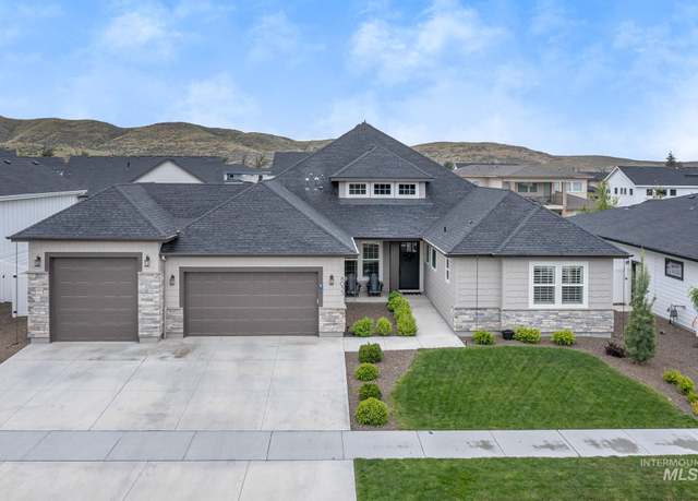 Property at 8033 W Sparks Lake Dr, Boise, ID 83714, 4 beds, 2.5 baths