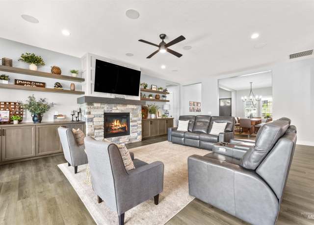 Property at 8033 W Sparks Lake Dr, Boise, ID 83714, 4 beds, 2.5 baths