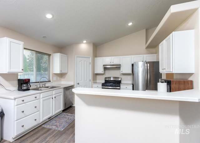 Property at 1404 S Boundary St, Nampa, ID 83686, 3 beds, 2 baths