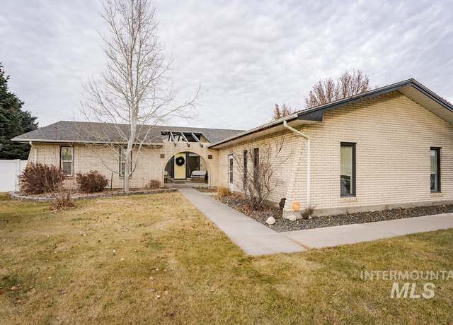 Property at 424 S Val Verde Dr, Rupert, ID 83350, 4 beds, 3 baths