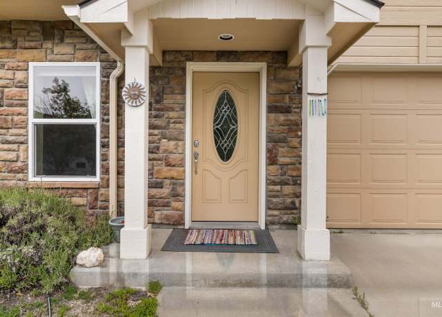 Property at 5873 N Collister Dr, Boise, ID 83703, 3 beds, 3 baths