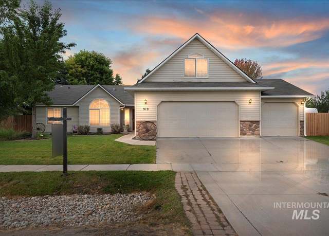 Property at 919 Lionheart St, Middleton, ID 83644, 4 beds, 2 baths
