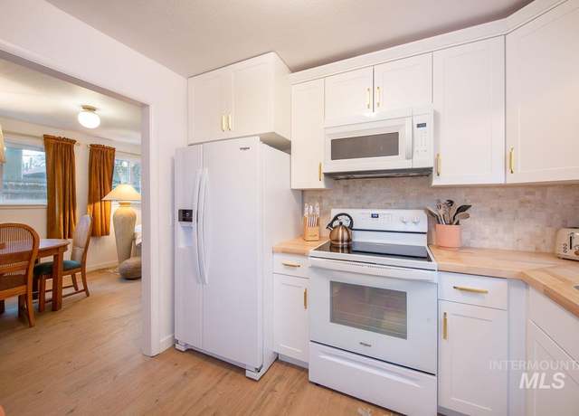 Property at 1708 -1706 N 31st, Boise, ID 83703, 5 beds, 2 baths