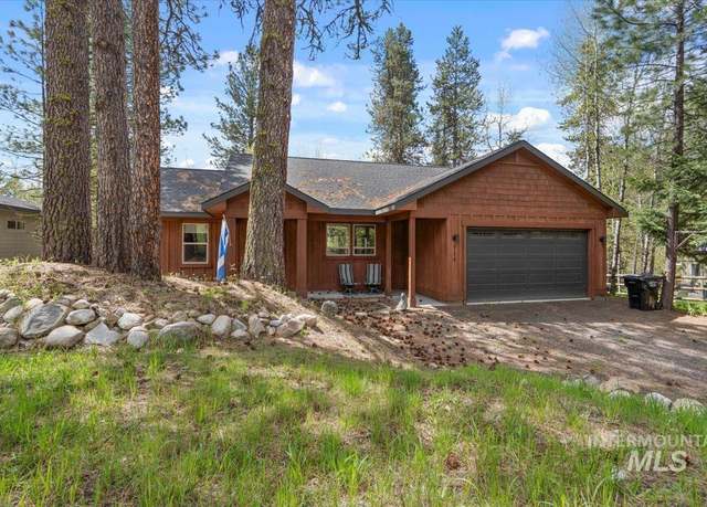 Property at 714 Spruce St, Mccall, ID 83638, 4 beds, 3 baths