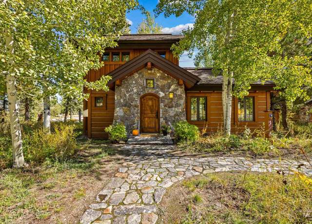 Property at 1 Rock Creek Ct, Donnelly, ID 83615, 2 beds, 2.5 baths