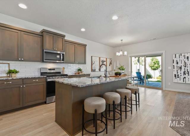 Property at 2252 E Tiger Lily Dr, Boise, ID 83716, 4 beds, 2.5 baths
