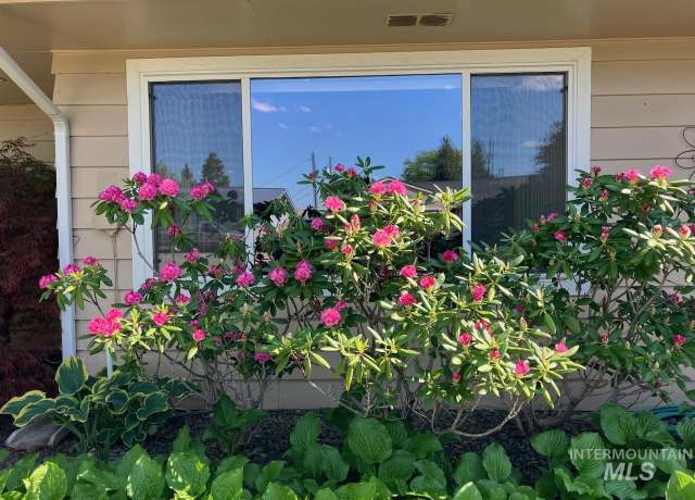 Property at 712 S.W 4th SW 4th, Fruitland, ID 83660, 4 beds, 4 baths