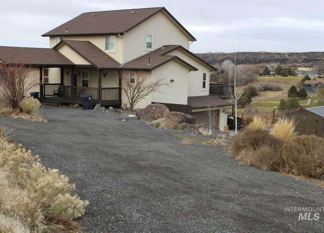 Property at 1422 River View Ln, Buhl, ID 83316, 4 beds, 4 baths