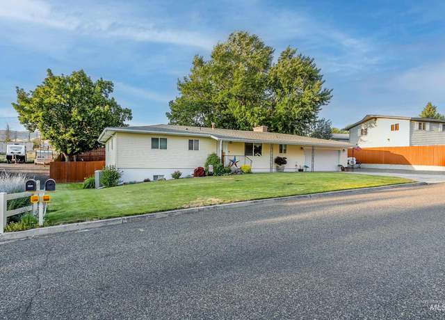 Property at 2350 Westward Ho Dr, Clarkston, WA 99403, 4 beds, 3 baths