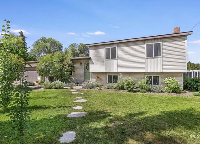 Property at 340 W 25th St, Burley, ID 83318, 4 beds, 2.5 baths