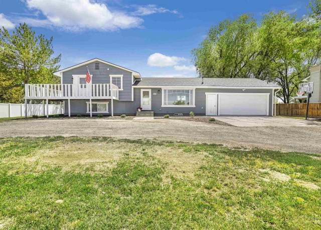 Property at 835 South Park Ave W, Twin Falls, ID 83301, 4 beds, 3 baths