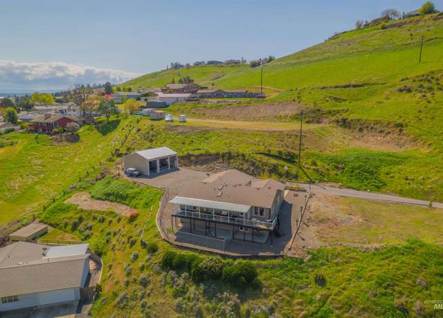 Property at 1977 Golfview Dr, Clarkston, WA 99403, 5 beds, 2.5 baths