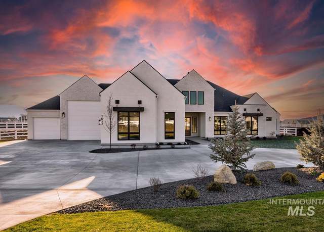 Property at 7633 W Diamond Lake Dr, Boise, ID 83714, 4 beds, 4.5 baths
