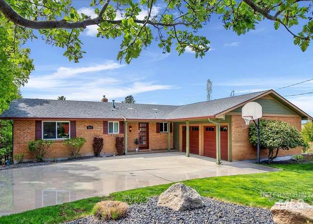 Property at 2911 N Sheffield Ct, Boise, ID 83702, 5 beds, 3 baths
