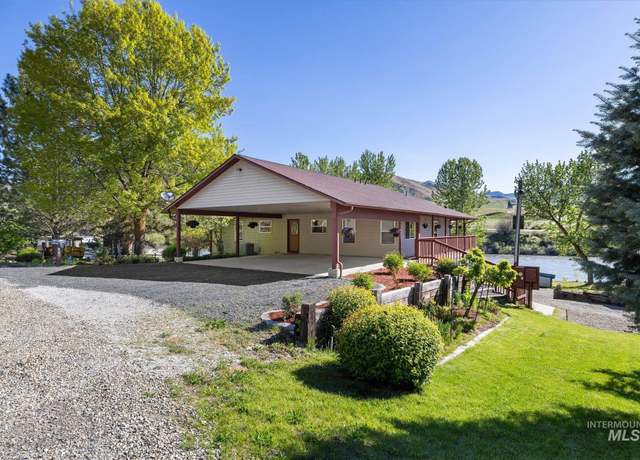 Property at 21 Gardena Ln, Horseshoe Bend, ID 83629, 3 beds, 3 baths