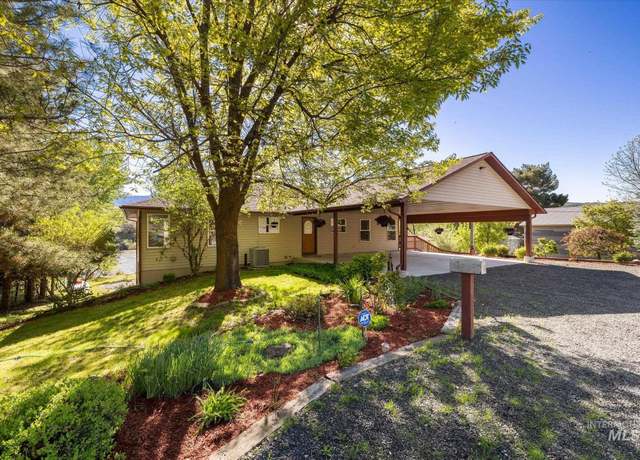 Property at 21 Gardena Ln, Horseshoe Bend, ID 83629, 3 beds, 3 baths