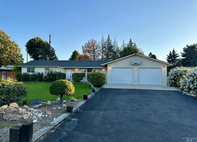 Property at 3827 Skyline Dr, Nampa, ID 83686, 3 beds, 2 baths