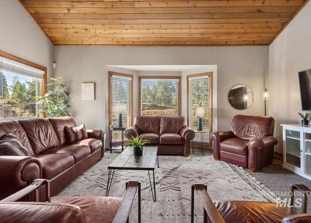 Property at 502 Lake Cascade Pkwy #6, Cascade, ID 83611, 5 beds, 4 baths
