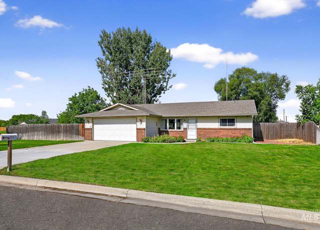 Property at 703 N La Cresta Ave, Caldwell, ID 83605, 3 beds, 2 baths