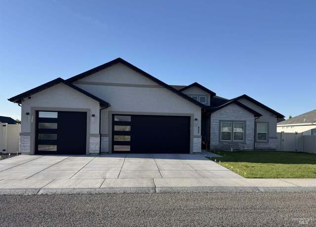 Property at 850 Broadmoor Ave, Twin Falls, ID 83301, 4 beds, 2 baths