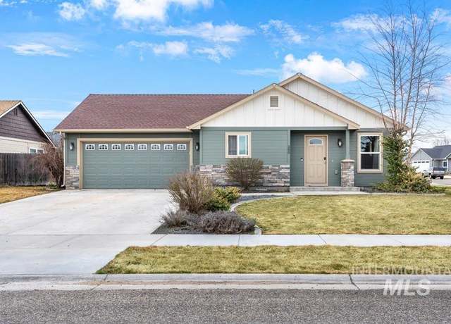Property at 200 E Mckinley St, New Plymouth, ID 83655, 3 beds, 2 baths