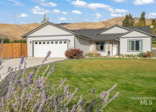 Property at 590 Pearl Rd, Caldwell, ID 83607, 3 beds, 2 baths
