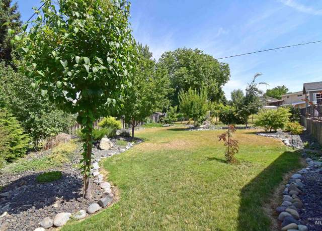 Property at 2209 Sunset Dr, Lewiston, ID 83501, 2 beds, 1 bath