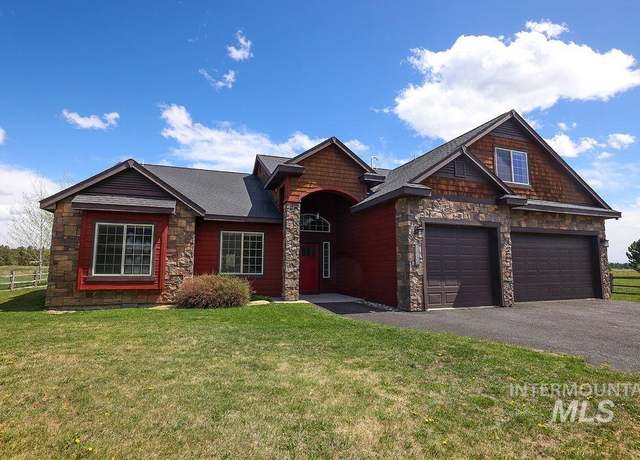 Property at 13134 Hawks Bay Rd, Donnelly, ID 83615, 4 beds, 3 baths