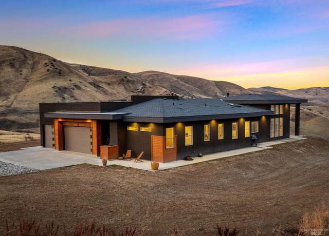 Property at 170 Summit Ridge Rd, Horseshoe Bend, ID 83629, 3 beds, 3 baths