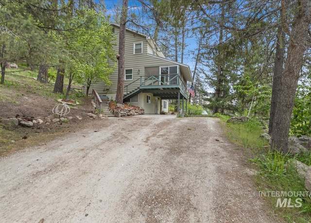 Property at 122 Warm Springs Rd, Garden Valley, ID 83622, 6 beds, 3.5 baths