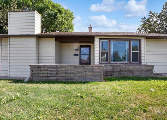 Property at 305 Filer Ave W, Twin Falls, ID 83301, 3 beds, 2 baths