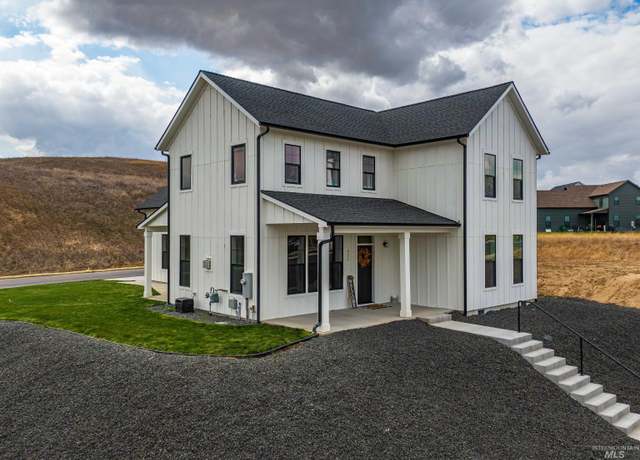Property at 971 Edington Ave, Moscow, ID 83843, 4 beds, 2.5 baths