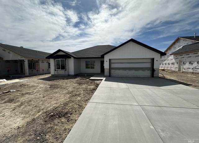 Property at 2011 Regan St, Jerome, ID 83338, 4 beds, 2 baths