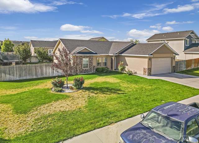 Property at 476 Feather Ave, Twin Falls, ID 83301-4770, 4 beds, 2 baths