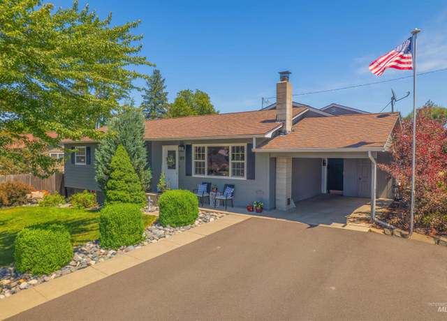 Property at 1713 13th St, Lewiston, ID 83501, 4 beds, 2 baths