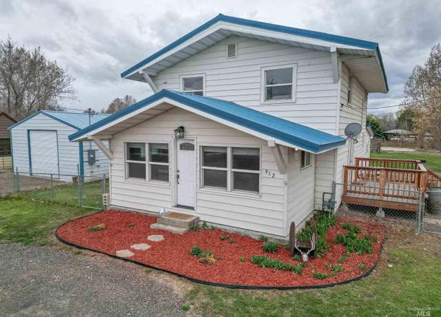 Property at 912 Fair St, Buhl, ID 83316, 4 beds, 2 baths
