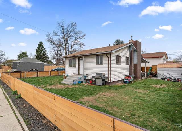 Property at 704 NE 5th St, Meridian, ID 83642, 3 beds, 2 baths