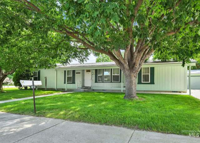 Property at 404 Riggs St, Emmett, ID 83617, 3 beds, 2 baths