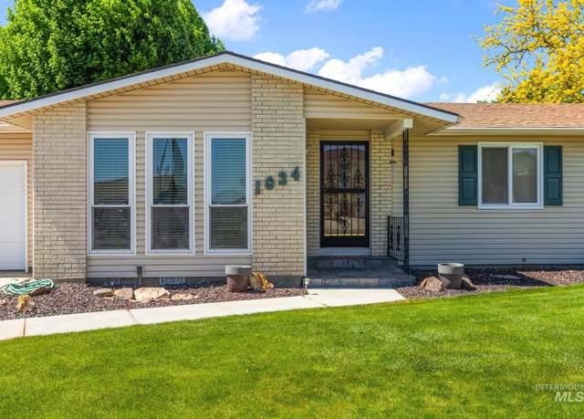 Property at 1024 Lilac Ln, Emmett, ID 83617, 3 beds, 2 baths