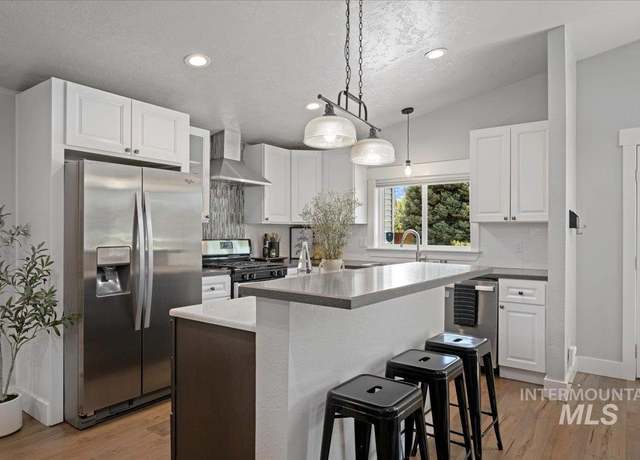 Property at 7100 W Limelight St, Boise, ID 83714, 4 beds, 3 baths