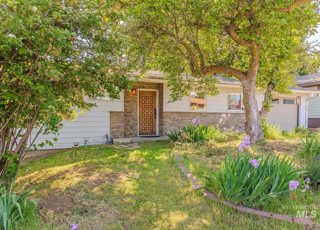 Property at 1015 24th St, Lewiston, ID 83501, 4 beds, 3 baths