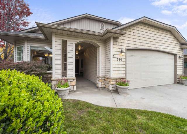 Property at 380 S Golden Eagle Ln, Eagle, ID 83616, 3 beds, 2 baths