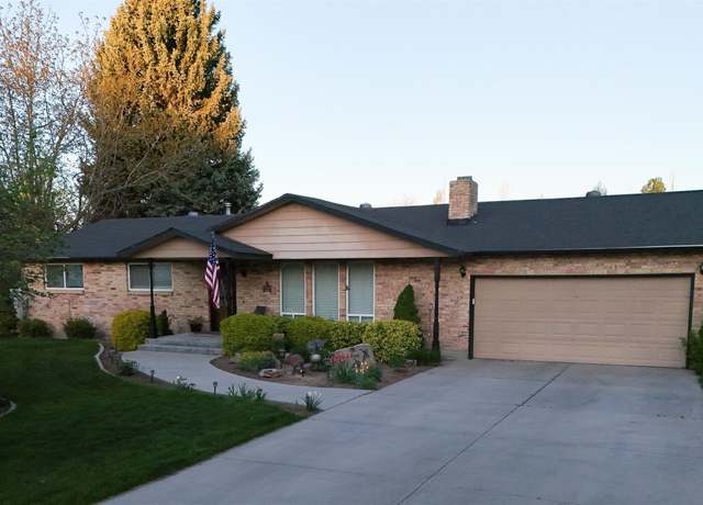 Property at 3175 S Black Hills Dr, Boise, ID 83709, 5 beds, 3 baths