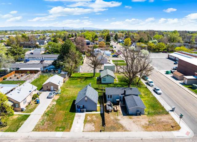 Property at 102 Canyon St, Nampa, ID 83651, 6 beds, 3 baths
