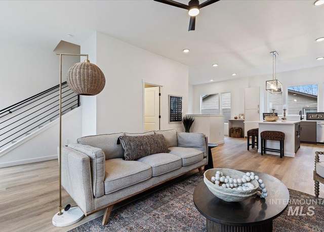 Property at 2032 S Mackinnon Ln, Boise, ID 83706, 4 beds, 2.5 baths