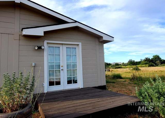 Property at 1400 Penny Ln, Emmett, ID 83617, 3 beds, 2 baths