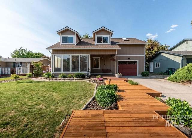 Property at 2118 Lexington Ave, Moscow, ID 83843, 3 beds, 2 baths